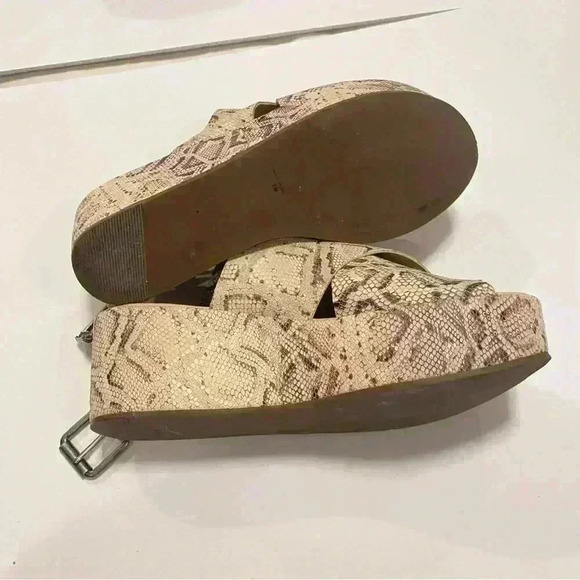 Amuse Society x Matisse runaway platform - Picture 7 of 9